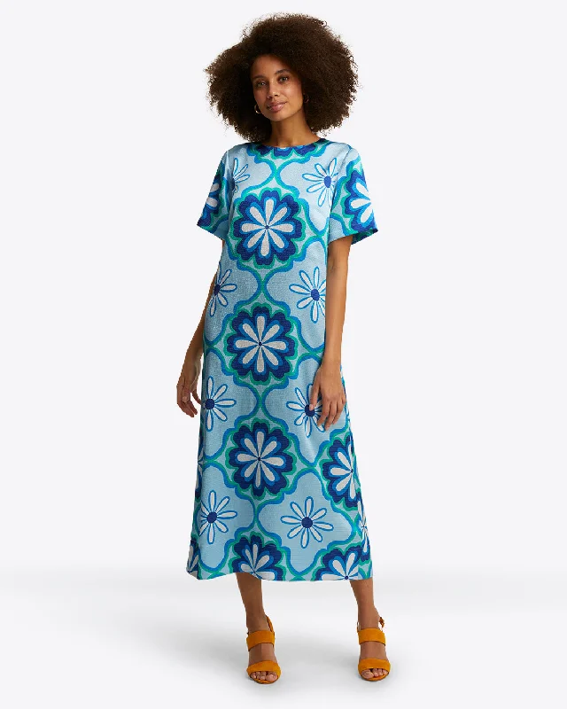 Midi dresses with ruffled sleeves for a more feminine and voluminous look Norah Short Sleeve Midi Dress in Hammered Satin Midi dresses with ruffled sleeves for a more feminine and voluminous look Norah Short Sleeve Midi Dress in Hammered Satin